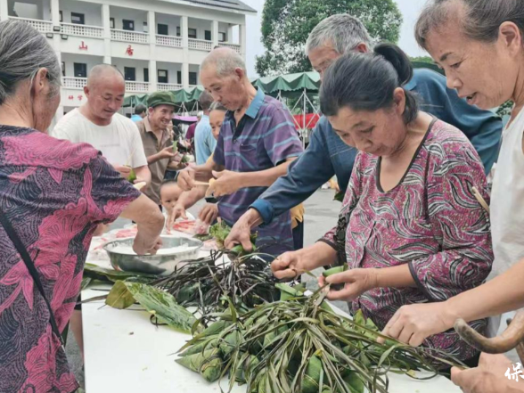 粽叶飘香迎端午 党群连心暖民心
