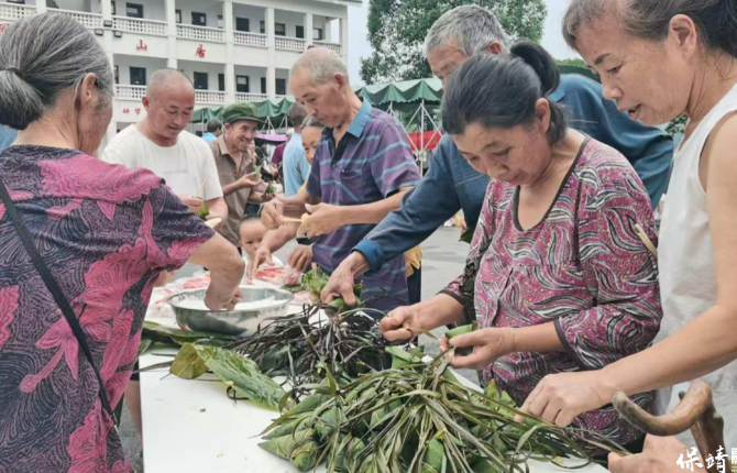 粽叶飘香迎端午 党群连心暖民心