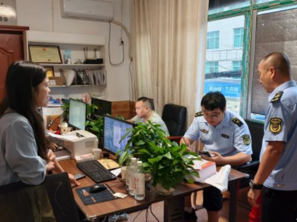保靖县市场监管局：绷紧配送“安全弦”，拧紧电车“安全阀”