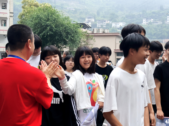 保靖县：温情护航中考逐梦