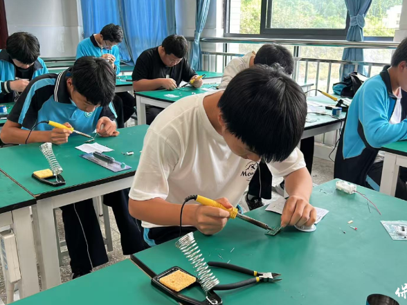 保靖县职业中专学校实操技能大赛圆满举行