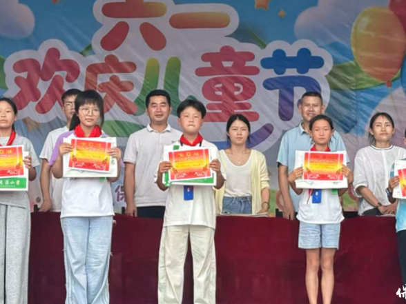 保靖县毛沟小学举行行为习惯养成表彰大会