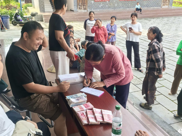 保靖踏梯村：小辣椒串起乡村振兴“红火链”