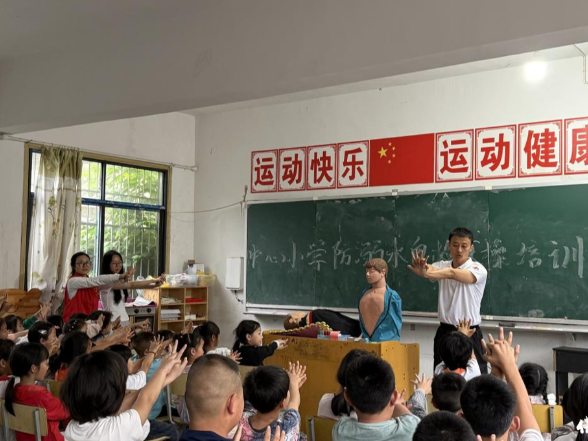 “豆腐贝贝”再开课：学应急救护知识