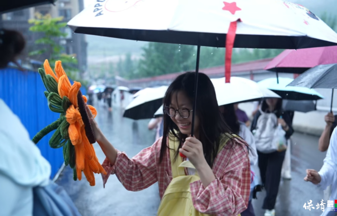 2026年高考首日：保靖县风雨护航高考 暖心助力学子逐梦