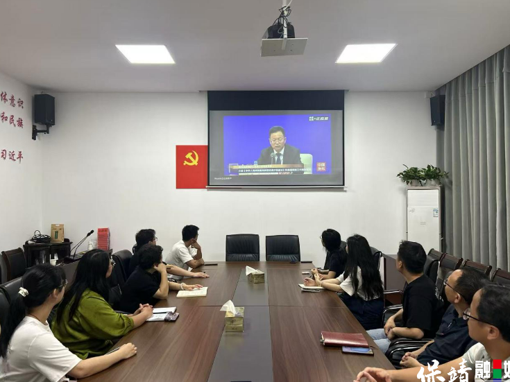 酉水河畔普法潮 民族团结花正红 ——保靖县深入开展《民族团结进步促进法》宣传活动