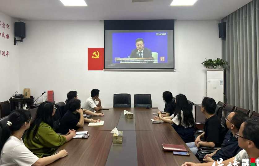 酉水河畔普法潮 民族团结花正红 ——保靖县深入开展《民族团结进步促进法》宣传活动