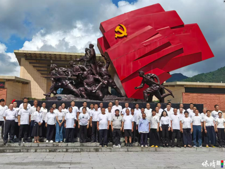 从长征最后出发地再出发——保靖县委政法委联合四村党员开展红色教育现场教学