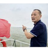 王新宇现场调度部署大通湖生态修复工作