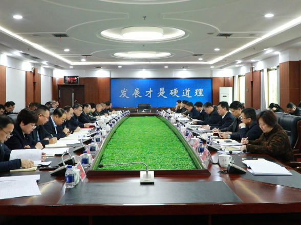 陈雄主持树立和践行正确政绩观学习教育读书班暨县委理论学习中心组集体（扩大）学习