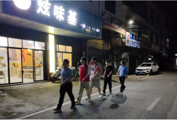陶岭镇：开展平安夜巡行动  筑牢群众安全防线