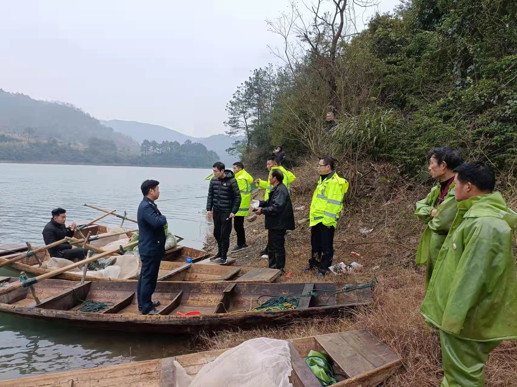净化环境保通航1.jpg
