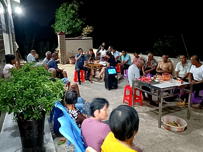 龙华村召开村民大会_副本.jpg