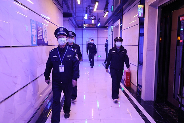 民警在重点场所夜巡。_副本.jpg
