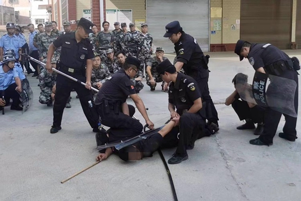 抓捕嫌疑人训练。_副本.jpg