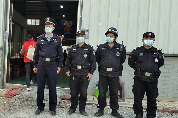 民輔警堅(jiān)守在疫情防控崗位,。1_副本.jpg