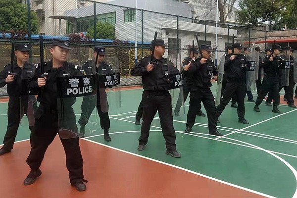 民辅警分组训练。1.jpg