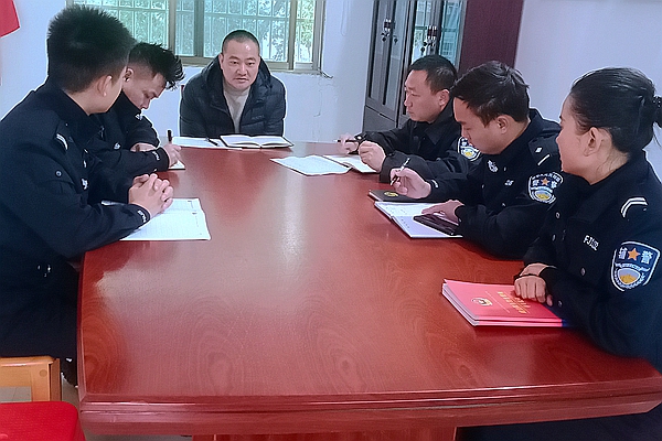 石羊派出所开展学习讨论.jpg