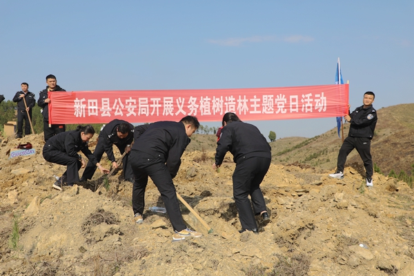 植樹(shù)現(xiàn)場(chǎng),。1.jpg 植樹(shù)現(xiàn)場(chǎng),。1.jpg