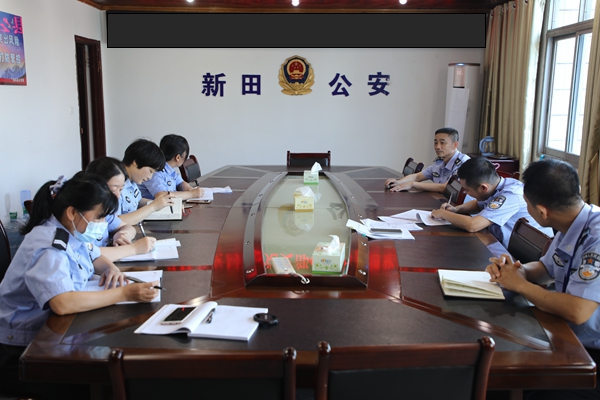 局屬部門開展學(xué)“英模”交流討論,。.jpg 局屬部門開展學(xué)“英?!苯涣饔懻?。.jpg