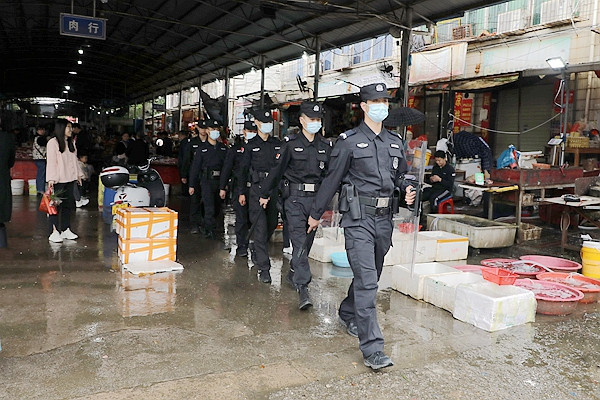 菜市场巡逻。.jpg