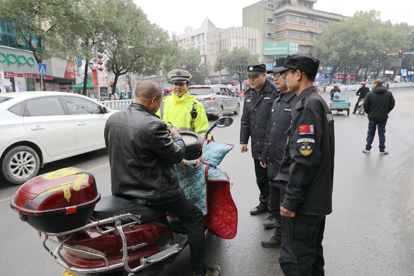 排查道路交通安全隐患。_副本.jpg