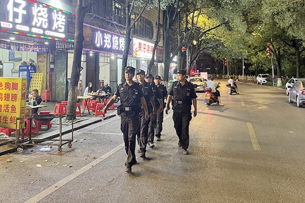 巡特警夜巡,。_副本.jpg