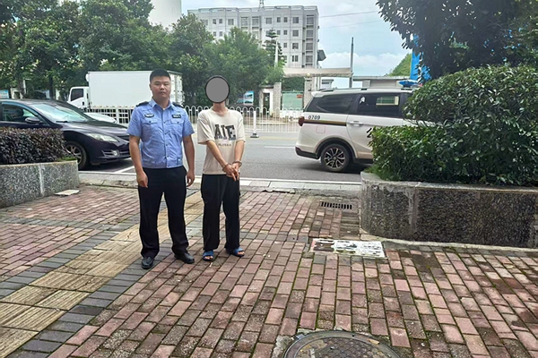 嫌疑人指认作案地点。_副本.jpg