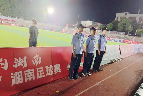 民辅警在安保岗位执勤。1_副本.jpg