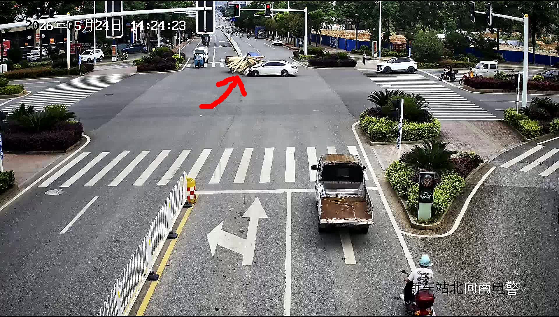 事故图片.jpg 事故图片.jpg