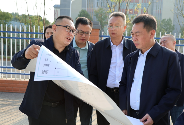 黄永英调研企业项目用地、园区调区扩区、三类用地清理等工作