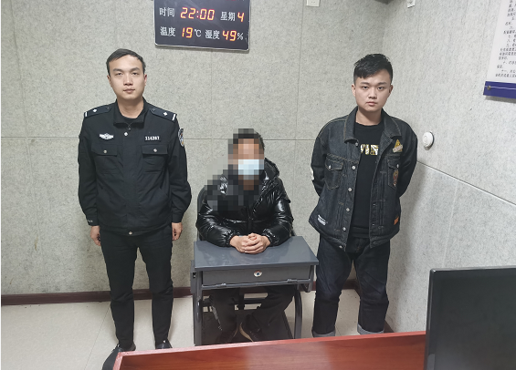 审讯吸毒嫌疑人郑某图片.jpg