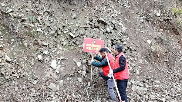 新田：積極應(yīng)對低溫雨雪天氣.mpg_20240120_092214.138.jpg