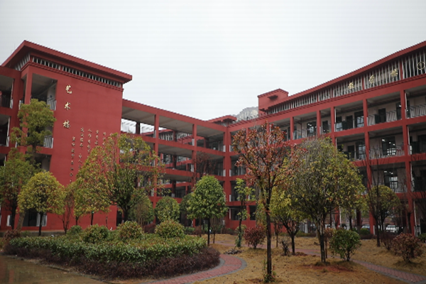 开学第一天新田县芙蓉学校上好开学第一课