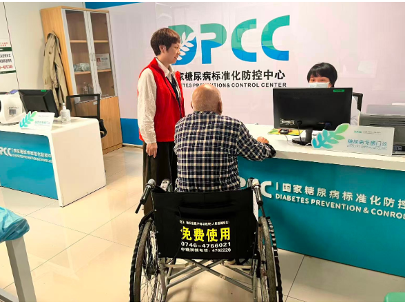 暖心志愿相伴 守护无陪患者就医路