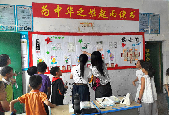 龙泉一小：班容评比展风采 环境育人润童心