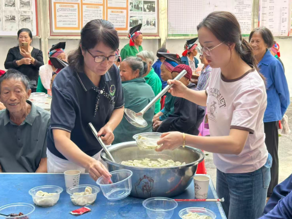 门楼下瑶族乡舍子源村开展“九九重阳节 浓浓敬老情”主题活动
