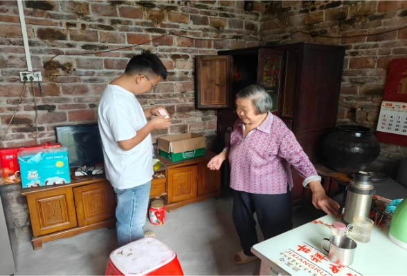门楼下瑶族乡竹林坪村：做实做细特殊群体关爱服务
