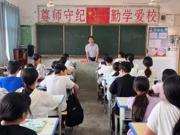 陶岭镇开展森林防火暨民族团结进步进校园主题宣传活动