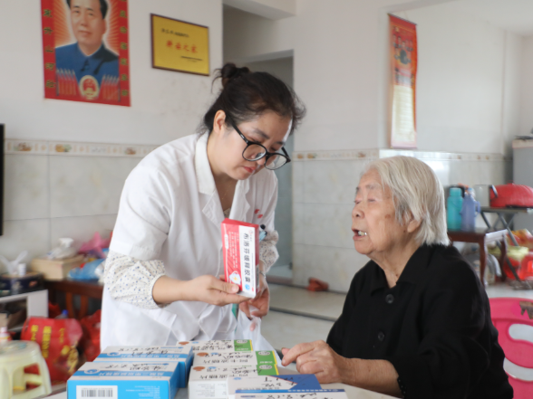 新田：送药上门 + 健康体检 服务直达家门口