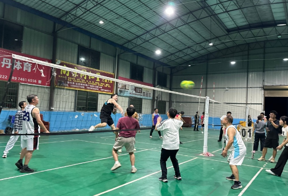 双碧小学举办第二届教职工气排球比赛