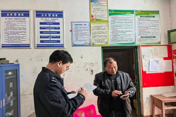 校园检查_副本.jpg 校园检查_副本.jpg