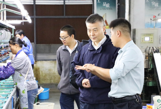 光大证券领导来新调研定点帮扶工作