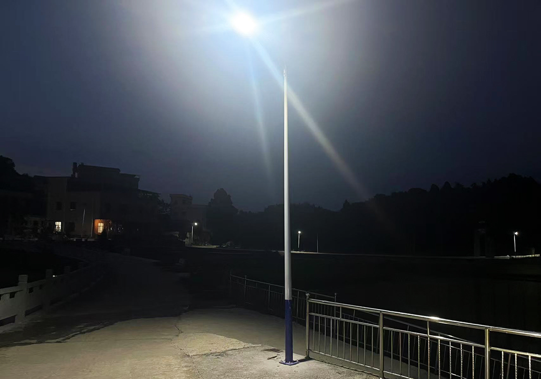 捐赠路灯.jpg