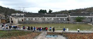 “湘超”冠军队到访新田 球迷热情迎接 感受“永冲锋”精神