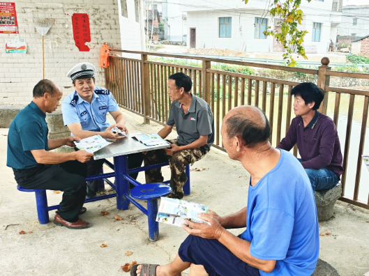 美丽乡村行｜新田交警把“安全”送到村民家门口