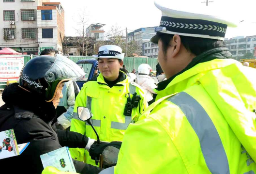 新田交警：“春运首日”开展摩电交通违法整治行动