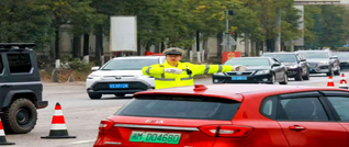 新田交警：圆满完成春节道路安保工作