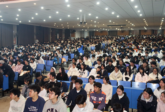 新田一中举行“校友回湘”励志讲座 杰出校友传经送宝助学子成长