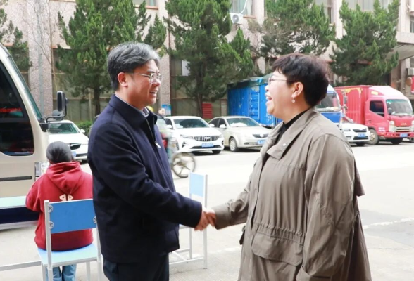 陈雄开展“三八”国际妇女节走访慰问活动